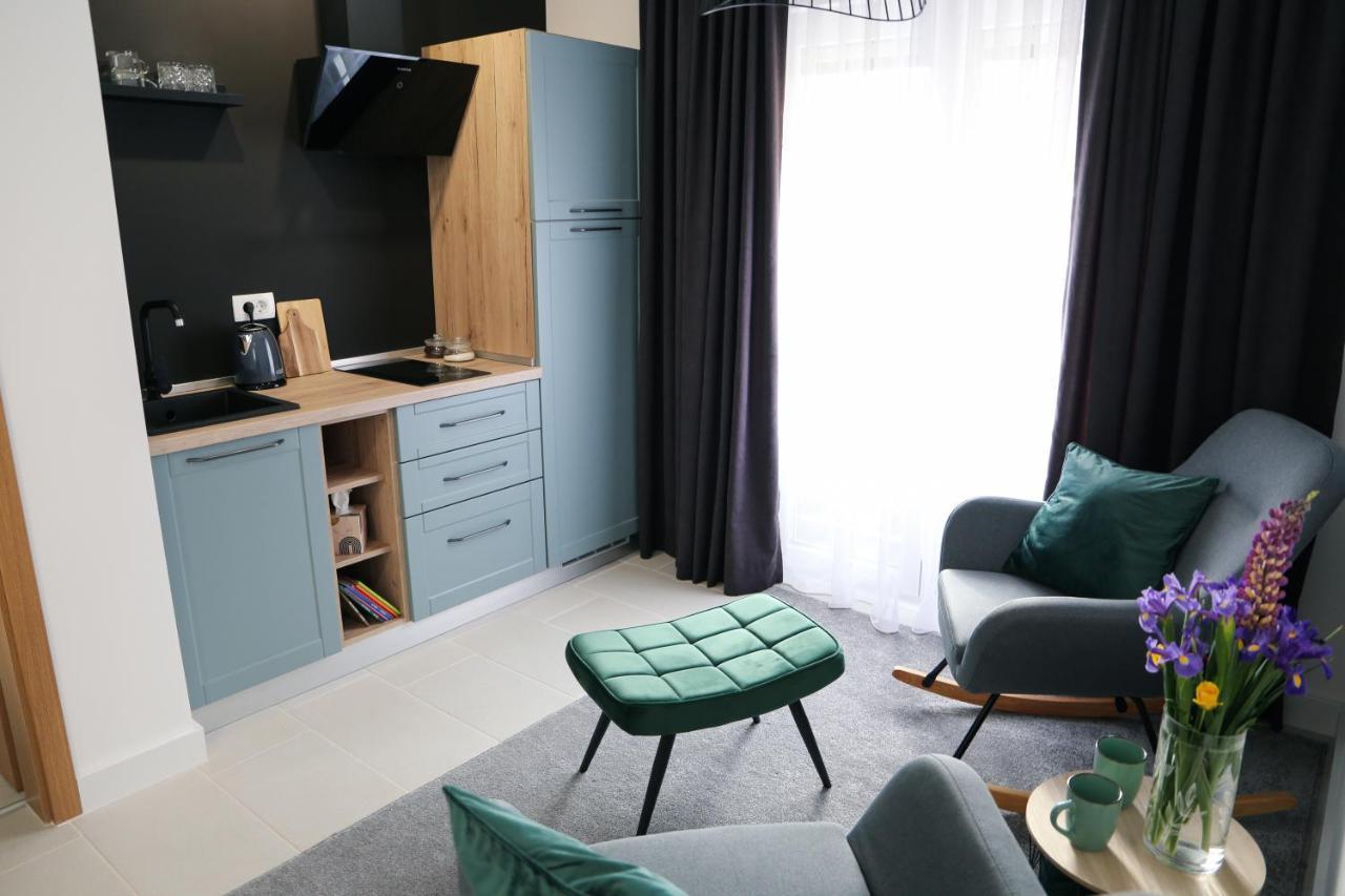 Flora Studio Apartments Korenica Eksteriør bilde