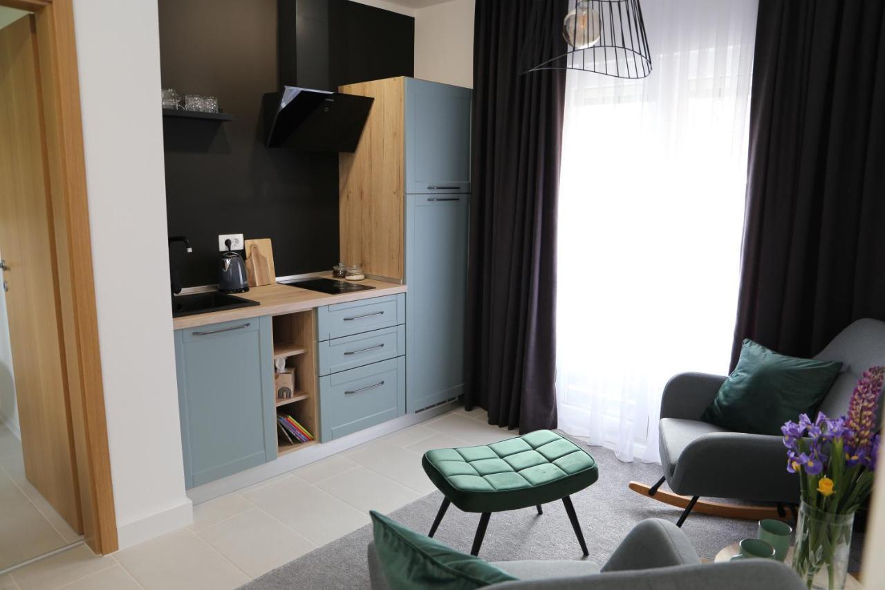 Flora Studio Apartments Korenica Eksteriør bilde