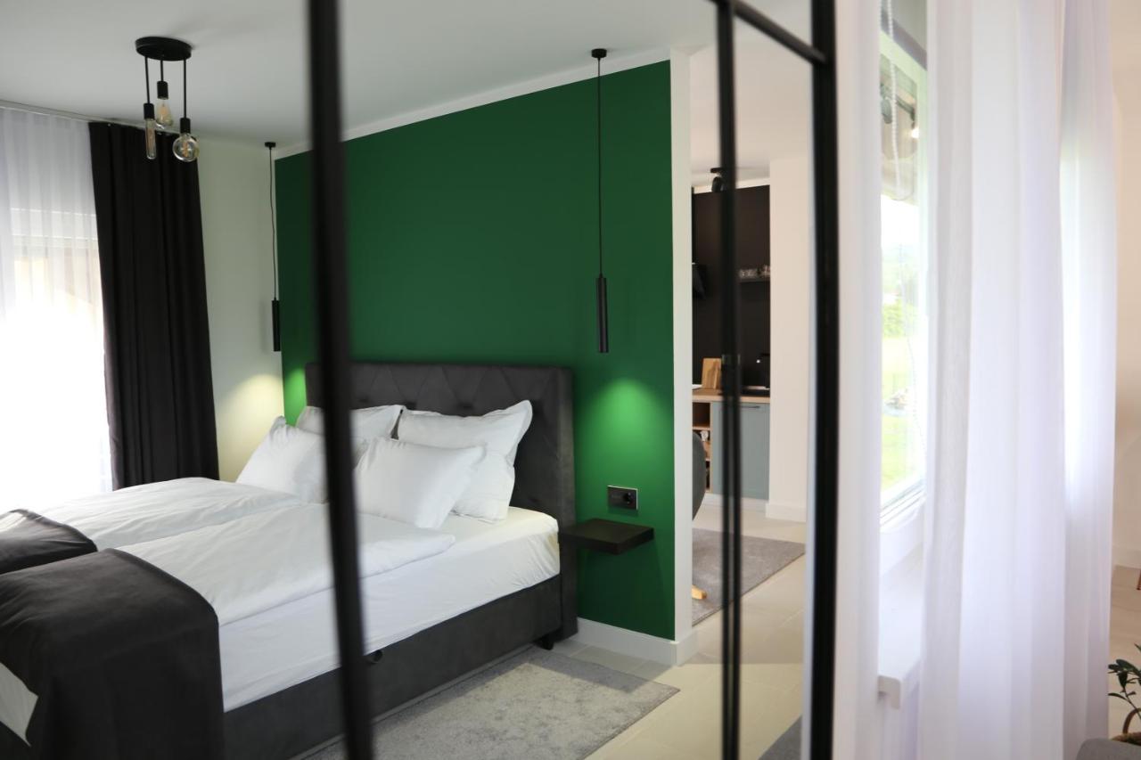 Flora Studio Apartments Korenica Eksteriør bilde